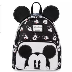 Mickey black and white Loungefly backpack :D